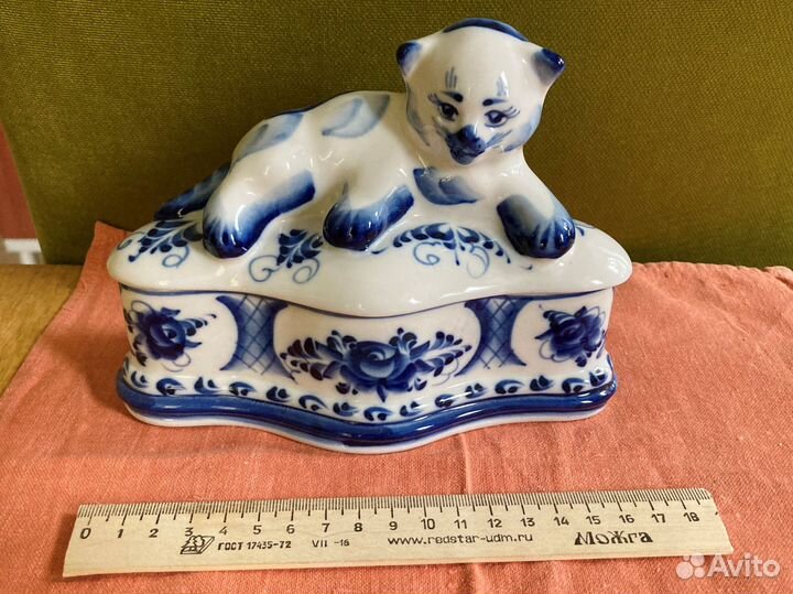 Редкая сувенирная шкатулка-кошечка из Гжели