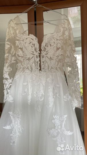 Свадебное платье со шлейфом