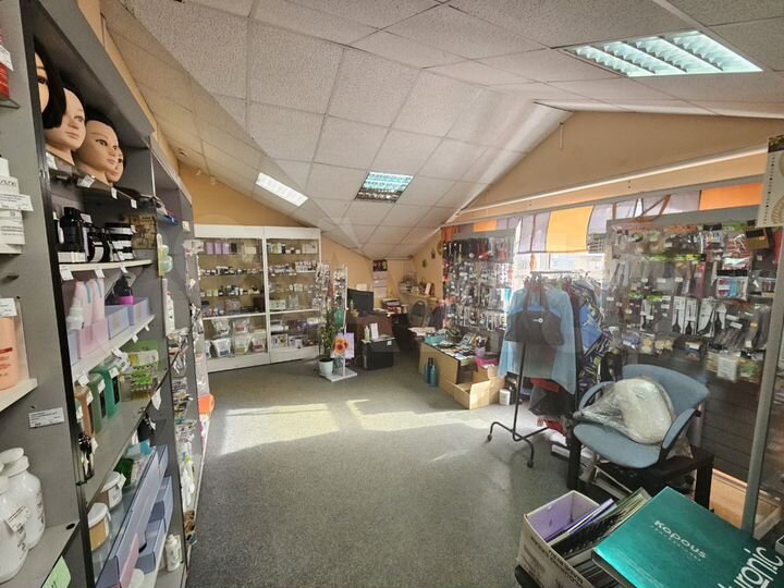 Помещения с арендаторами, 60 м²