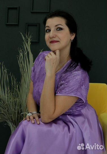 Ведущая на праздник