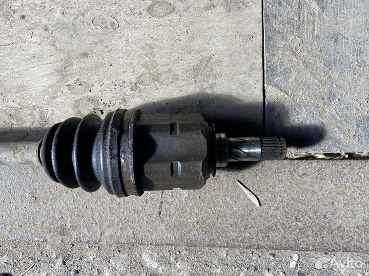 Привод правый (полуось) на Opel Astra H