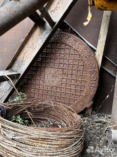 Люк канализационный чугунный бу