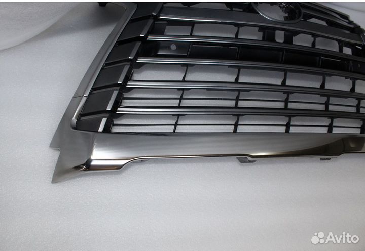 Решетка радиатора lexus LX 450D без дефектов