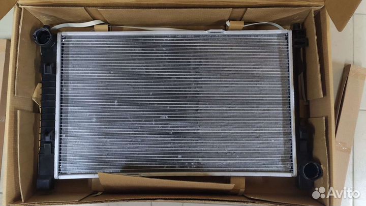 Радиатор для Мерседес w203 s203 Denso DRM17081