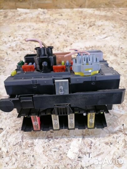 Блок предохранителей BSM R06 Peugeot 308