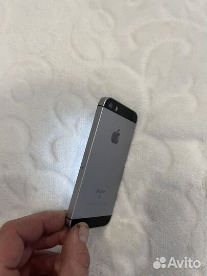 iPhone SE, 32 ГБ