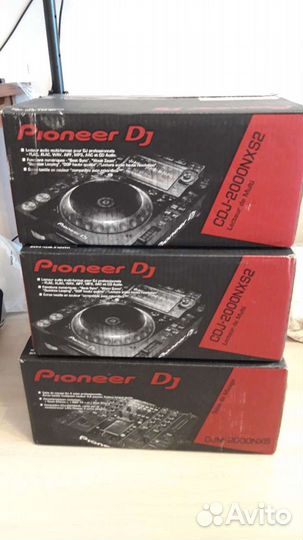 Pioneer DJM 2000NXS и два Pioneer CDJ 2000NXS 2