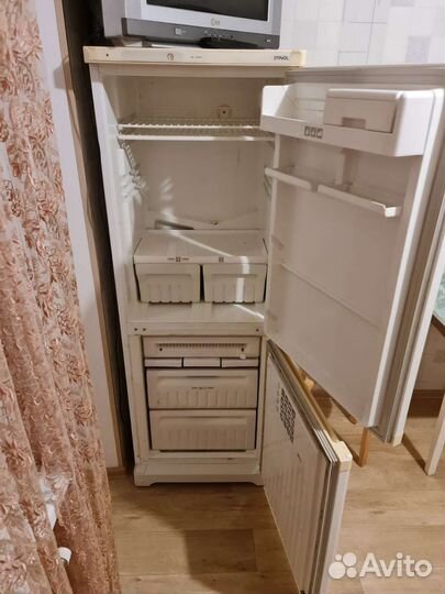 Холодильник на запчасти Stinol