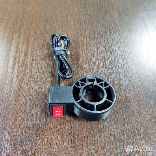 Кнопки, ключи зажигания, ручки газа