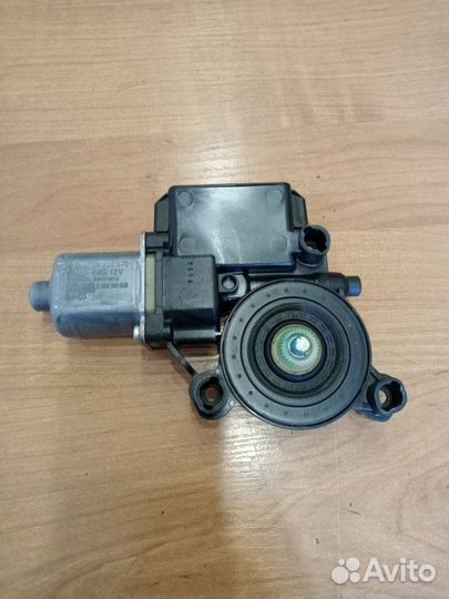 Моторчик стеклоподъемника передний правый