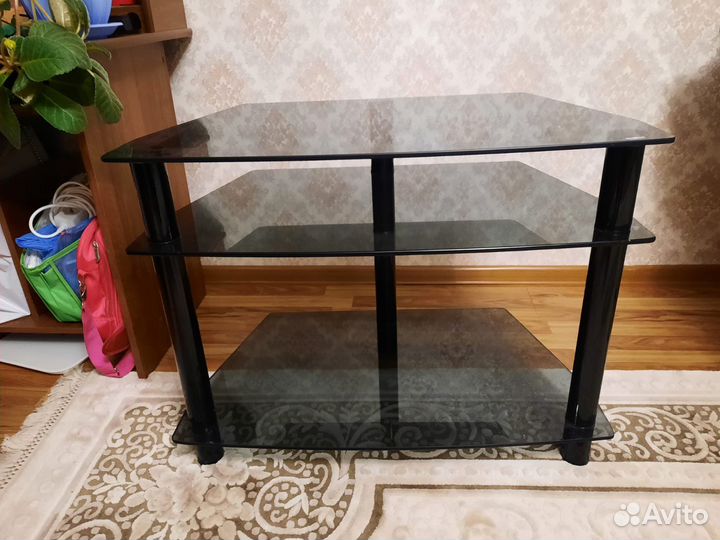 Стеклянная тумба под тв