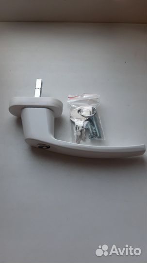 Ручки оконные с замком