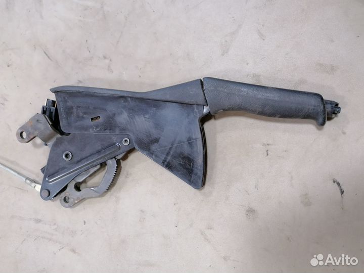 Рычаг стояночн.тормоза Mercedes 190E W201 2.0MT