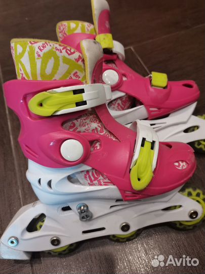 Роликовые коньки