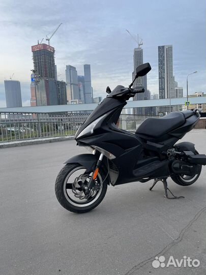 Скутер peugeot C-tech