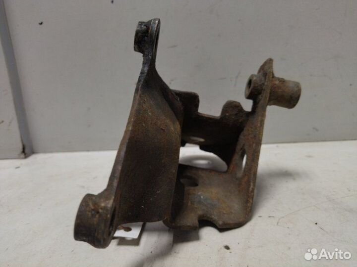 Кронштейн двигателя передний Volkswagen Polo