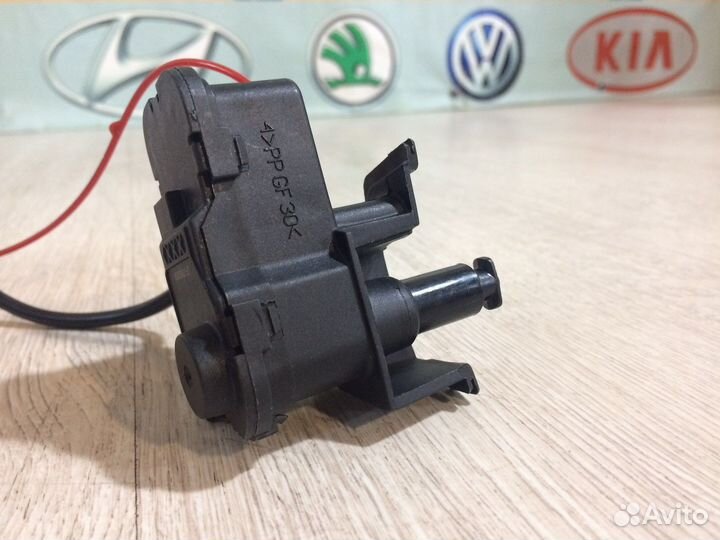 Активатор замок лючка бензобака Поло Рапид