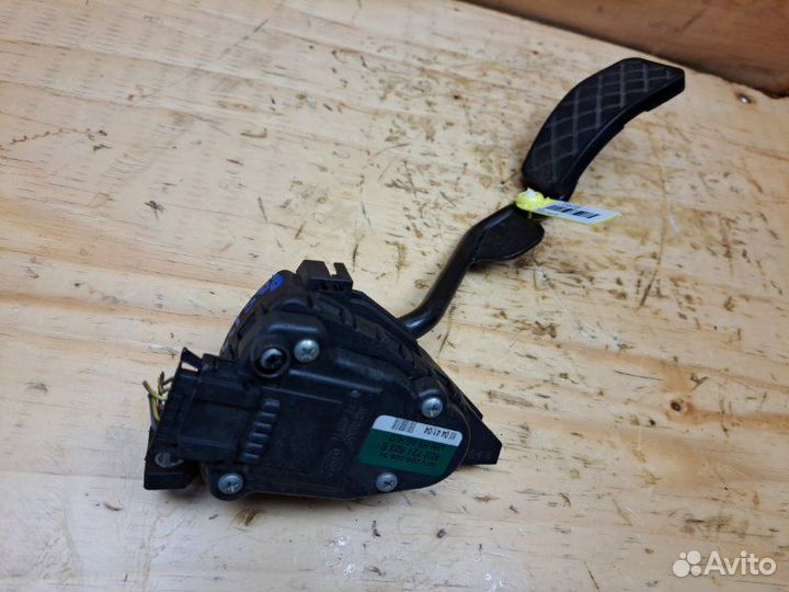 Педаль Volkswagen Passat 3B3 AWT 2004