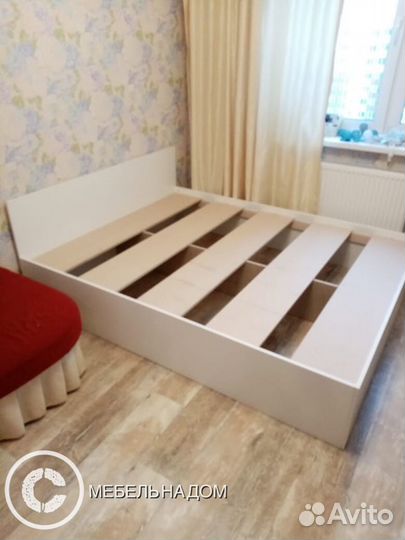 Кровать двухспальная с матрасом