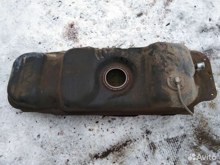 Топливный бак Санг Енг Рекстон