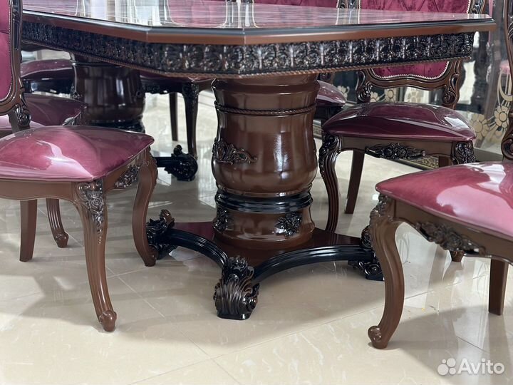 Стол и стулья