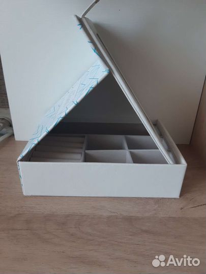 Шкатулка для ювелирных украшений