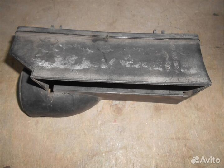 Воздухозаборник от Skoda Octavia (A5 1Z) 2004-20