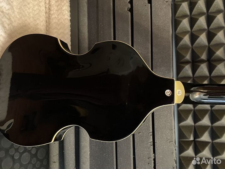 Бас-гитара JayTurser Beatle Bass