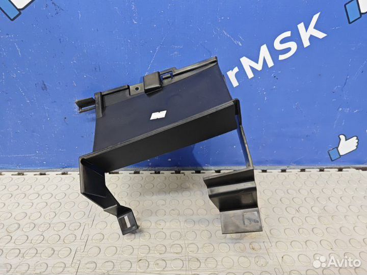 Дефлектор радиатора Renault Duster