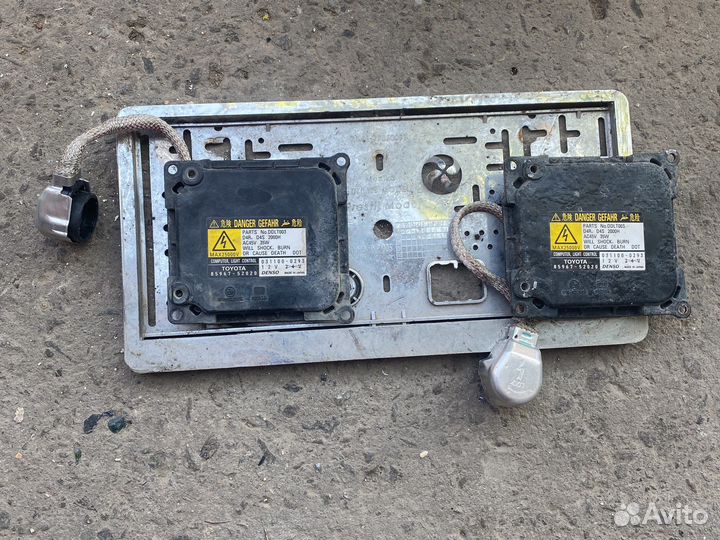 Блок розжига ксенона Toyota Mark X Grx120