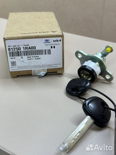 Личинка крышки багажника с 2-мя ключами Solaris-17