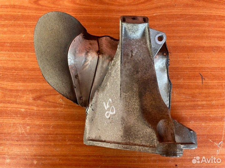 Кронштейн кпп Vw Passat B5+ AWT 2002