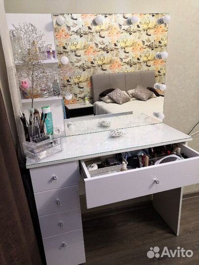 Туалетный столик