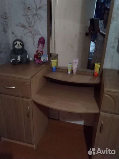 Трюмо с зеркалом