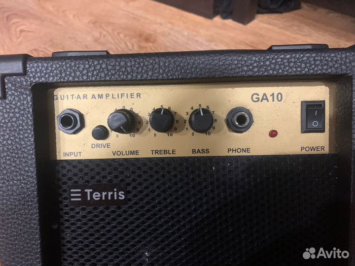 Гитарный комбоусилитель