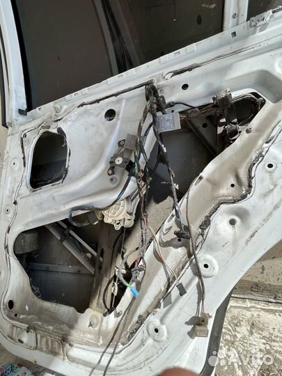 Стеклоподъемник правый задний на x5 е70