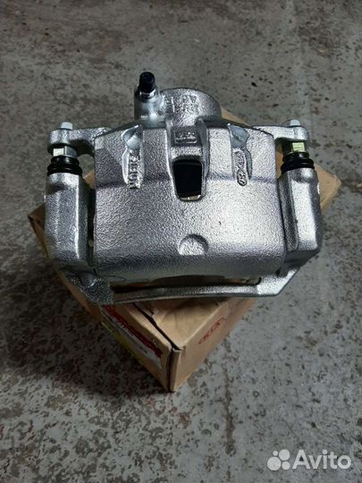 Новый суппорт передний правый Veloster/Cerato