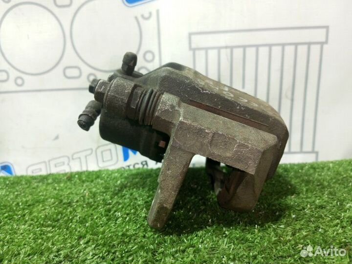 Суппорт передний правый Honda Accord Viii