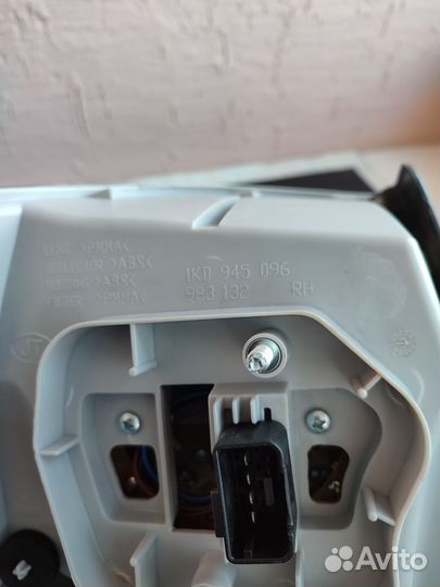 Фонарь задний правый VW Jetta 5