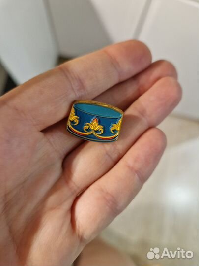 Значки разных городов и стран