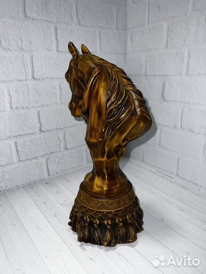 Деревянная статуэтка