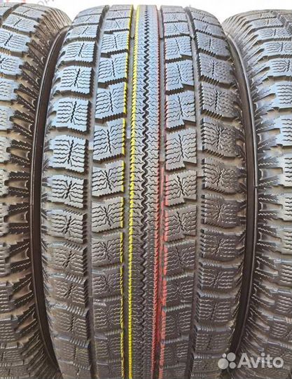 Toyo Observe Garit G30 215/60 R16 95Q