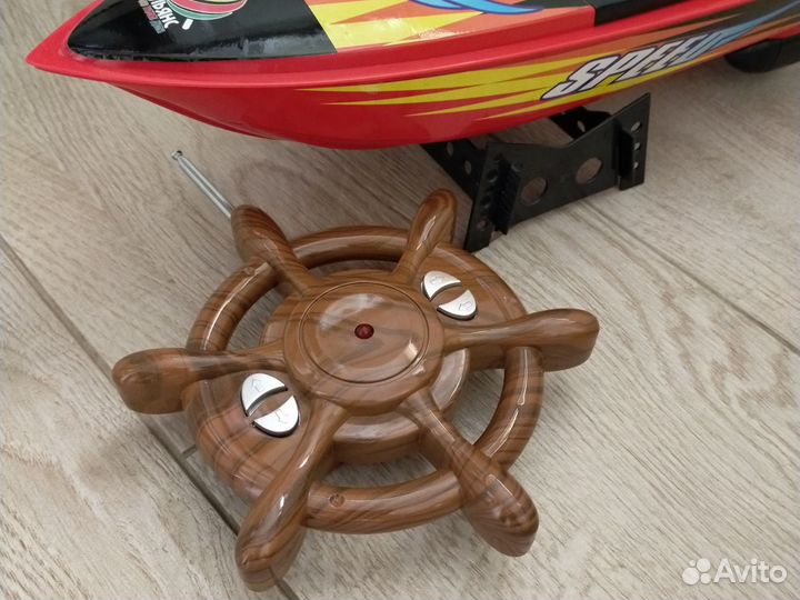 Катер на пульте управления (Альянс)