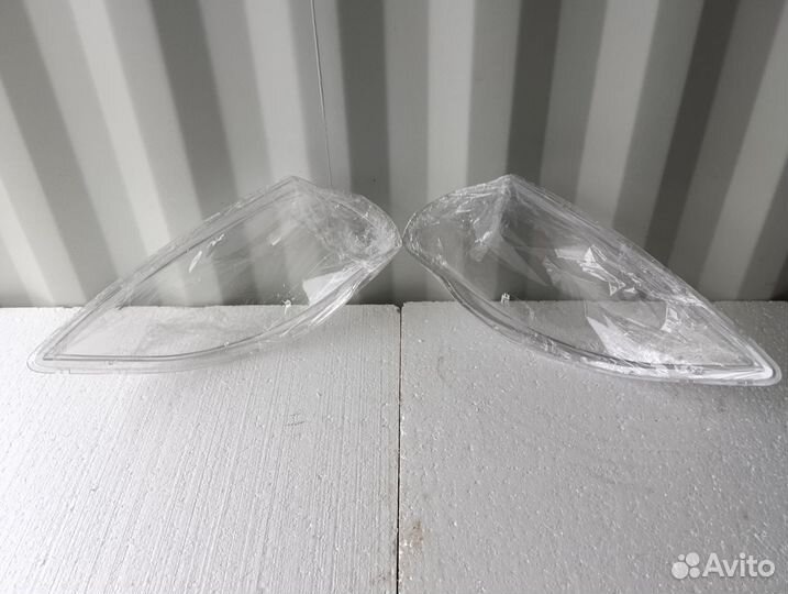 Стекло фары левое / правое Nissan Tiida 2008-2012