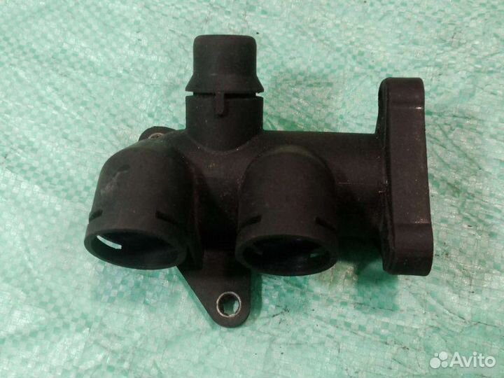 Фланец системы охлаждения Volkswagen Passat B5