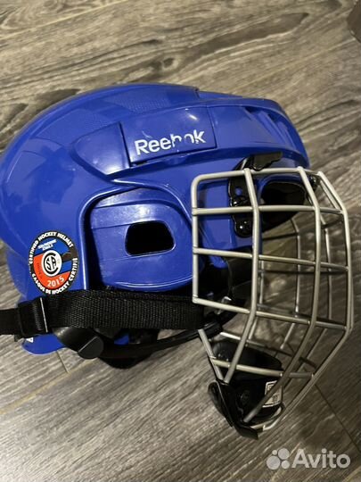 Хоккейный шлем