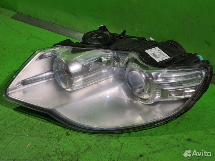 Фара левая VW Touareg 2 2002-2010