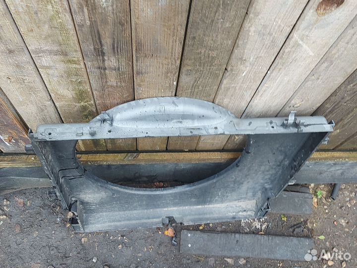 Диффузор вентилятора Мерседес Вито 639