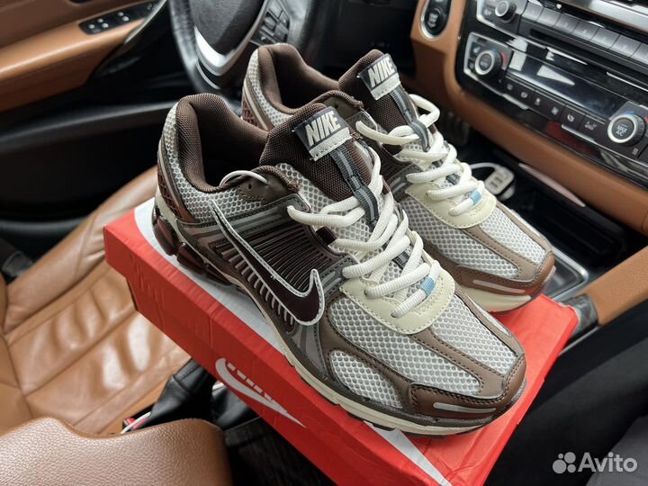 Кроссовки Nike Vomero 5