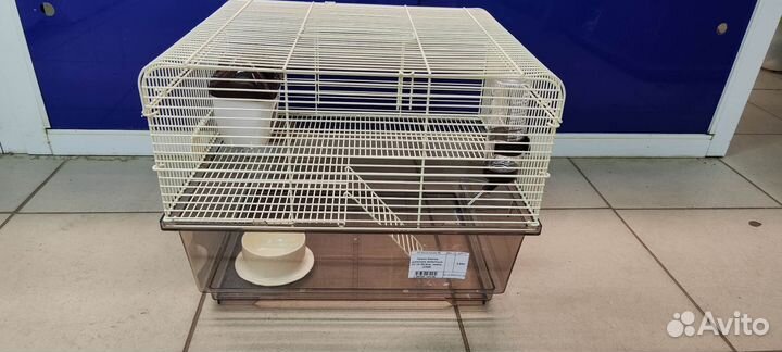 Крыса с клеткой